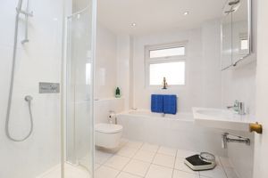 Master Ensuite - click for photo gallery